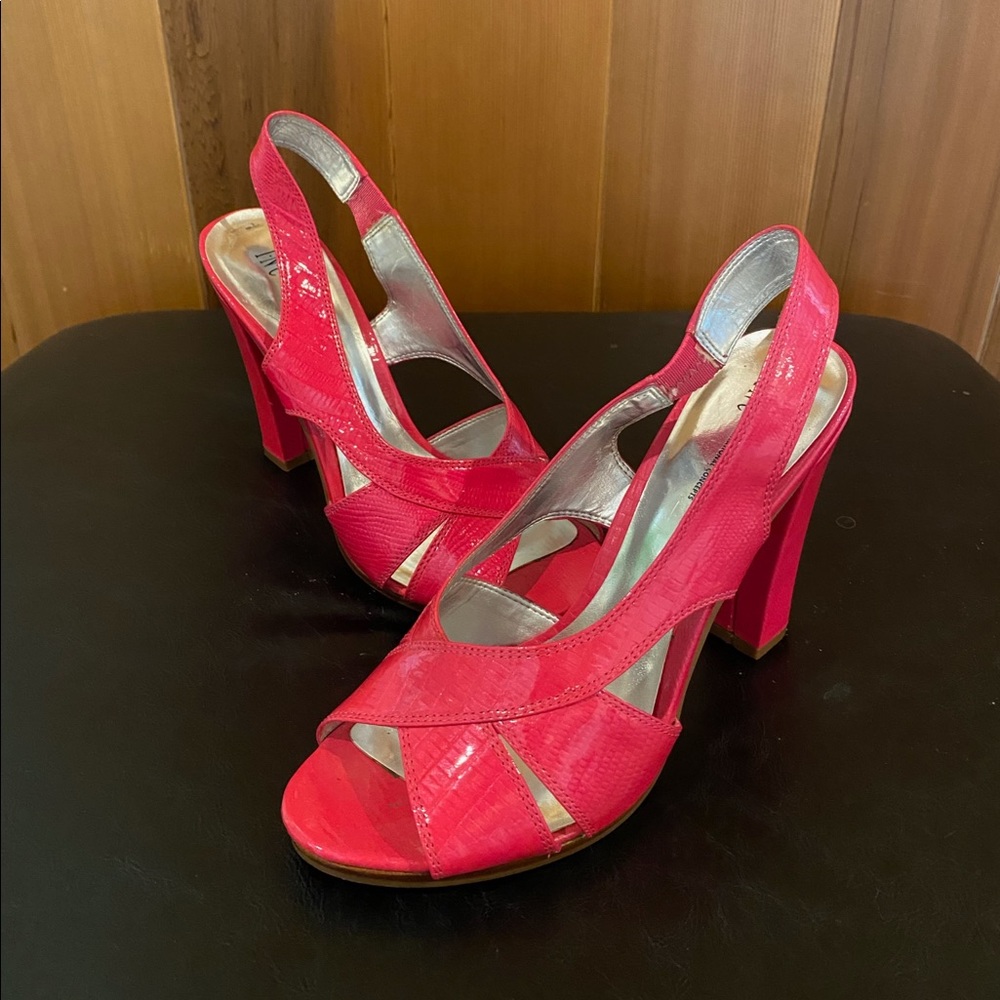 Pink cross toe heels